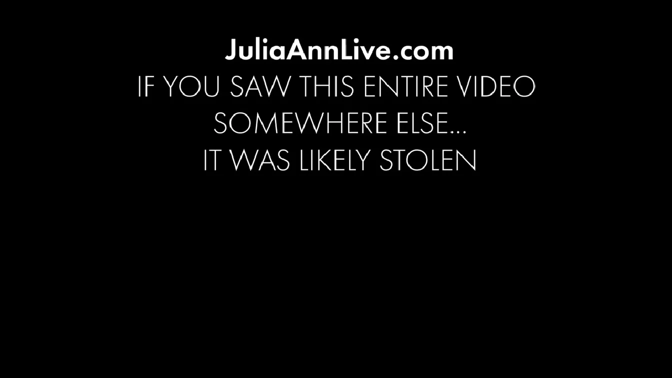 Preview of JuliaAnnLive Aiden Starr And Sophia Burns Cougar HR Discipline XXX